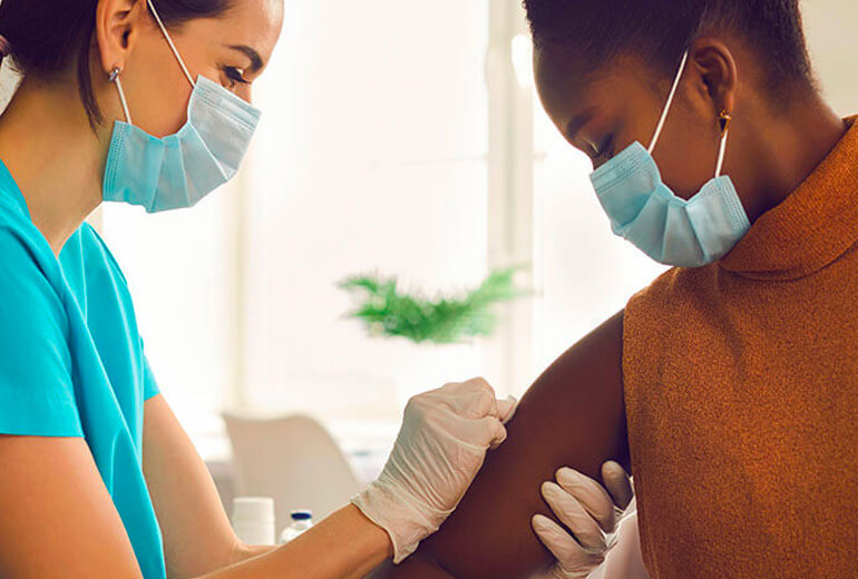 Pourquoi certains vaccins nécessitent plus d’une dose?