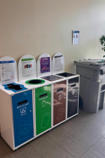 Waste sorting station
