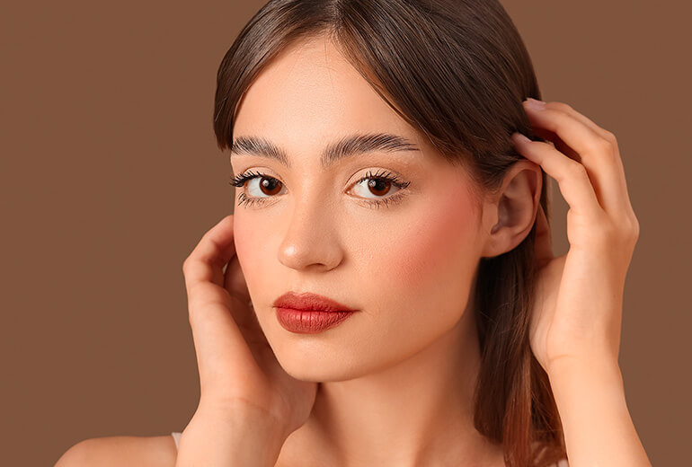 How to create a monochromatic makeup look with neutral tones